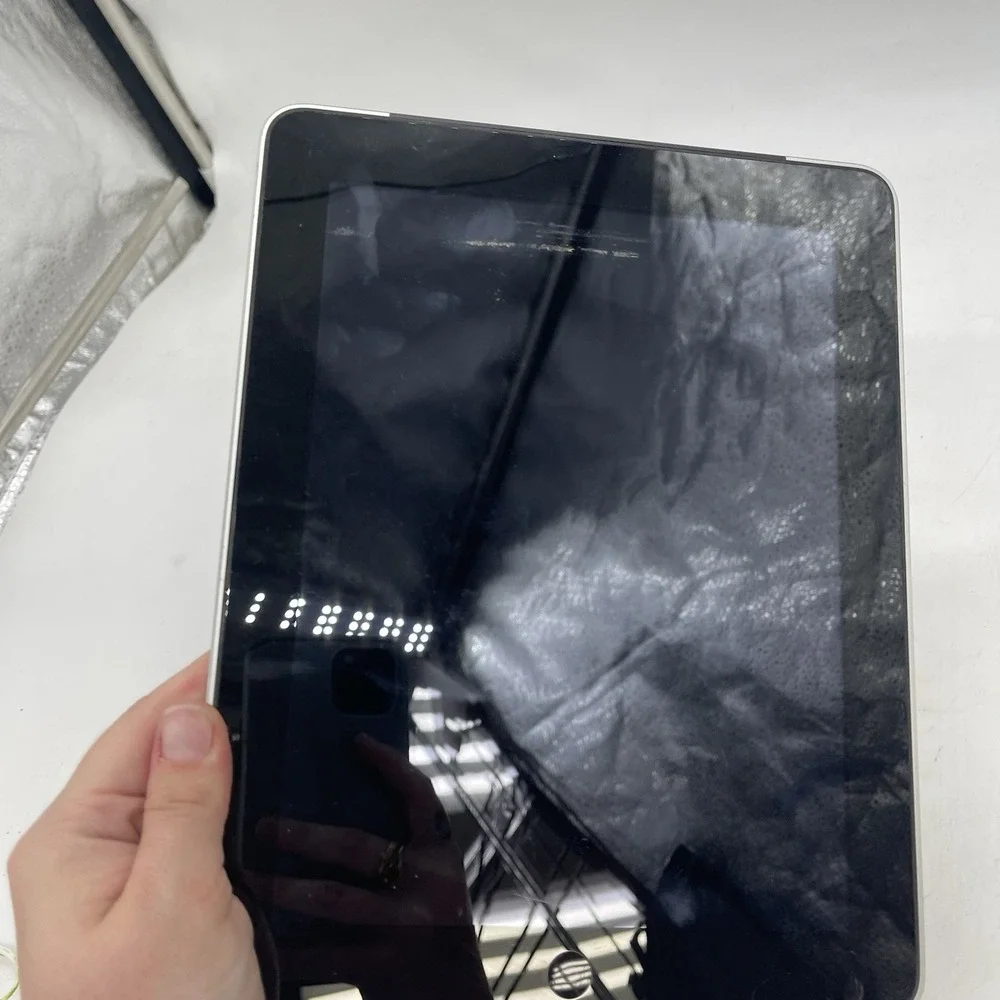 Apple iPad Model A1337 32 GB Space Grey 1st Generation Broken For Parts Bundle